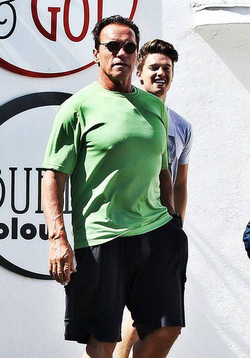 FABULOS! Arnold rupe sala in doua la 66 de ani! Schwarzenegger merge la antrenamente cu fiul lui si are un piept ca in tinerete: FOTO_2