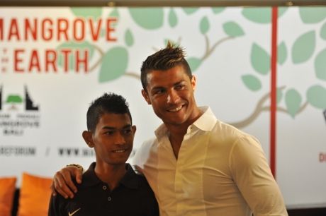 Ronaldo a PLANS pentru el! Un pusti de 7 ani a trecut de cutremur si tsunami! Povestea lui Martunis, baiatul care a stat 19 zile in jungla! L-a salvat tricoul Portugaliei!_3