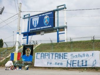 Trupul neinsufletit al lui Costica Stefanescu a fost depus la Stadionul Ion Oblemenco! Mesajul fanilor care au venit sa-si ia adio!