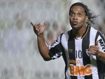 
	Fazele pentru care este considerat un ZEU! Skill-ul lui Ronaldinho este INEGALABIL! Doua assist-uri ca la Playstation si driblinguri incredibile! VIDEO GENIAL:

