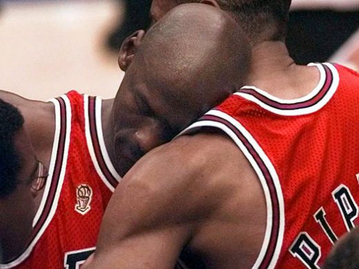 Misterul bolii lui Michael Jordan a fost REZOLVAT! "Stii ca ceva nu e in regula cand 5 oameni vin sa iti livreze o pizza" Ce s-a intamplat pe 11 iunie 1997:_1