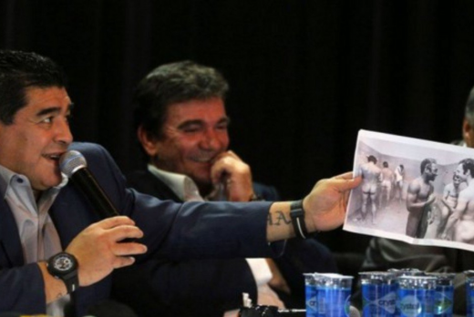 Maradona a ras cu LACRIMI de Pele: "Se crede mare? Uitati-va al el, a fost cel mai mic!" Gest scandalos al argentinianului:_1
