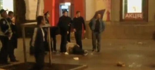 Scene de VIOLENTA incredibile! Trei fani englezi au fost INJUNGHIATI in Kiev de un grup de huligani: VIDEO_2