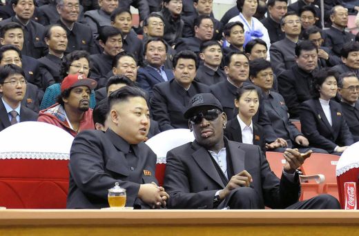 
	Dennis Rodman declanseaza ISTERIA in Coreea de Nord! &quot;Prietenul&quot; Kim Jong-un l-a convins sa antreneze nationala de baschet pentru Jocurile Olimpice:
