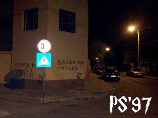 Fanii Universitatii Craiova au vrut sa ii vandalizeze casa lui Pavel Badea! Ce greseala ca in filme au facut :)) FOTO_1