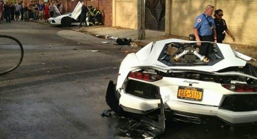 VIDEO Fara precedent! Lamborghini, RUPT in doua bucati dupa un accident banal! Imagini de groaza!_1
