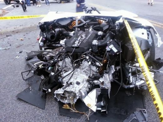 VIDEO Fara precedent! Lamborghini, RUPT in doua bucati dupa un accident banal! Imagini de groaza!_7