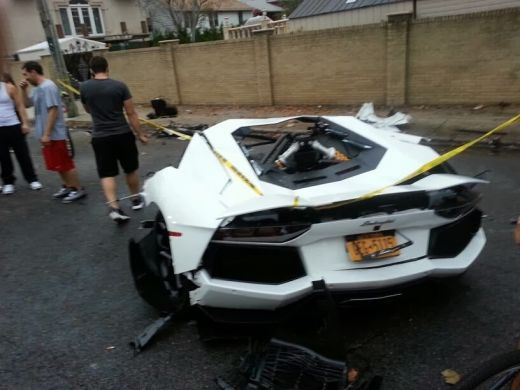 VIDEO Fara precedent! Lamborghini, RUPT in doua bucati dupa un accident banal! Imagini de groaza!_9
