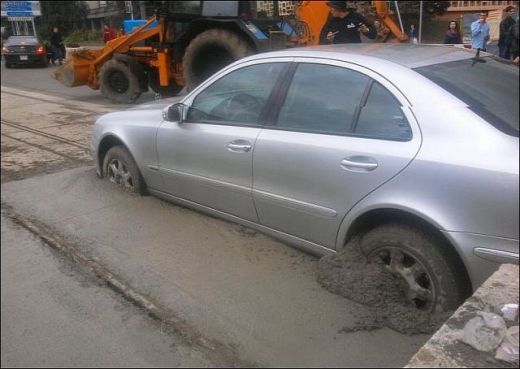 FOTO Toti au avertizat-o, ea nu a ascultat! Unde si-a parcat o femeie Mercedesul! :)_4