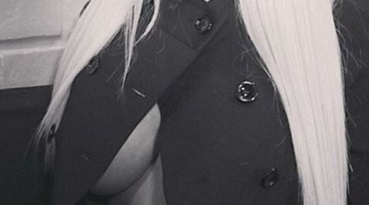 Cea mai HOT poza din aceasta saptamana! Nicki Minaj a avut probleme mari cu imbracamintea! Imaginea care face senzatie pe net:_1