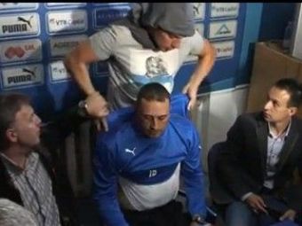 
	Moment HALUCINANT petrecut in Bulgaria! Levski Sofia, scandal fara precedent dupa ce fanii l-au dezbracat pe antrenor in DIRECT! VIDEO:
