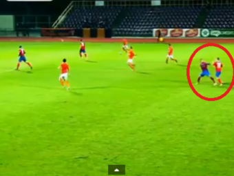
	VIDEO: Faza RARA pe un teren de fotbal! Doi jucatori de la aceeasi echipa s-au BATUT mar pe teren!
