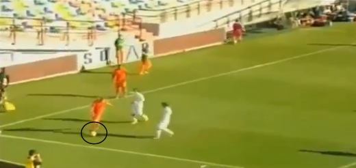 
	Asa ceva pare IMPOSIBIL! Un olandez a dat cel mai nebun gol din ultimii ani! Doar Roberto Carlos a mai reusit ceva de acest gen: VIDEO
