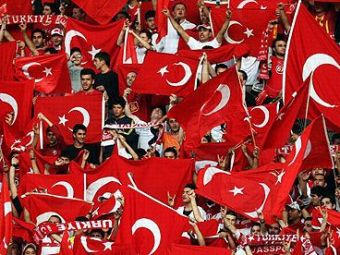 
	Infern la Istanbul! Turcii pregatesc o mega coregrafie si promit sa le inmoaie genunchii olandezilor! Vezi imagini de pe stadion: FOTO
