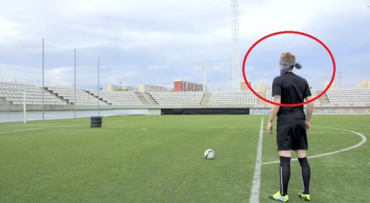 
	Real sau Fake? Marco Reus LOVESTE din nou! Faza INCREDIBILA facuta la antrenamente! Ce schema &quot;a la Ronaldinho&quot; face legat la ochi: VIDEO
