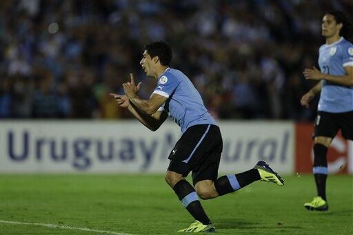 
	VIDEO SCANDALOS! Uruguay a invins Argentina dupa o simulare JENANTA! Suarez a comis-o din nou! Cum a obtinut penalty:
