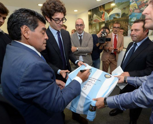 De 10 ani departe de BLANCA MUJER: "E cea mai mare realizare!" Maradona i-a innebunit azi pe italieni: "Vin sa antrenez Napoli dupa Benitez!"_4