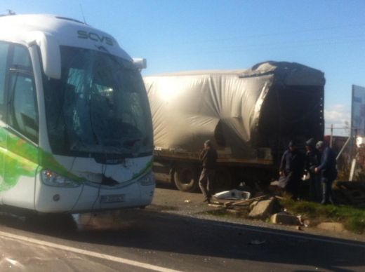 Autocarul lui FC Vaslui s-a CIOCNIT violent de un camion! Porumboiu face haz de necaz: "Nu erau lemne in camion, erau punctele furate de FRF!" :)_3