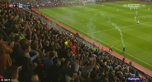 Momente de COSMAR la meciul de debut al lui Chiriches! Politia a scos un fan al lui Tottenham din arena! Ce s-a intamplat: VIDEO_2