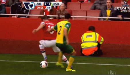 Zidane-esque! Ramsey a reusit un dribling si o pasa DE GENIU: FAZA ZILEI in Anglia! VIDEO
