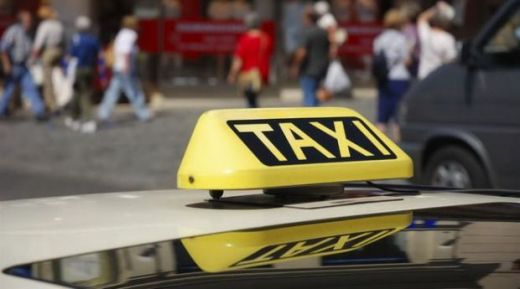 "Nu inteleg cum poate sa conduca asa" Cum arata masina unui taximetrist OBSEDAT de tehnologie: FOTO_2