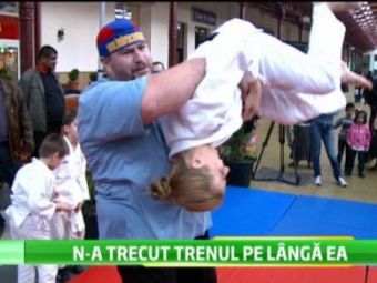 
	VIDEO: Ce a patit Alina Dumitru dupa o partida de judo cu Radu Valahu :)) Demonstratia a avut loc in Gara de Nord!

