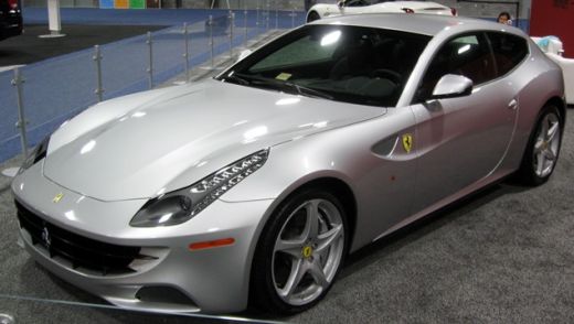 FOTO Imaginea zilei! E incredibil ce se intampla cu acest Ferrari de 260.000 de euro! Soferul e uluit: "N-am vazut nimic!"_2
