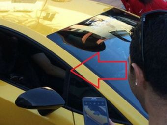 
	FOTO Tot traficul s-a oprit sa vada: &quot;Cum este posibil asa ceva?&quot; Pasagerul unui Lamborghini a SOCAT orasul Los Angeles!
