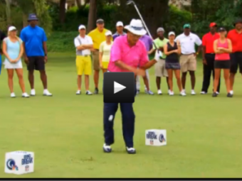 
	VIDEO: Ca-n filmele cu Benny Hill: a dat intr-o bila, a mai lovit doua :)) Reactia femeilor prezente pe terenul de golf face toti banii!
