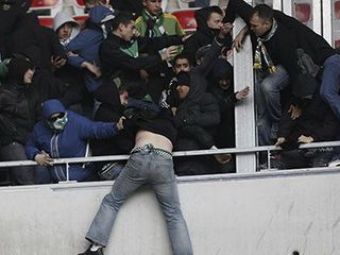 
	Scene HORROR in Franta! Suporterii au fost evacuati din stadion! Echipa risca sa fie suspendata! VIDEO
