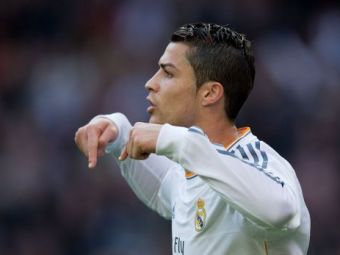 
	Ronaldo, declarat jucatorul anului 2013! Primul trofeu pe care i l-a luat lui Messi! Urmeaza Balonul de Aur?

