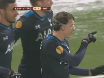 
	Nu s-a bucurat ca Geoana :) Gestul lui Chiriches dupa golul de 1-0 pentru care fanii lui Tottenham striga inca o data RESPECT! VIDEO
