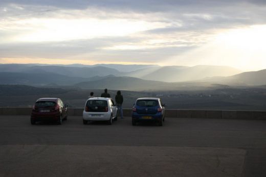SUPER FOTO: Top Gear filmeaza langa Romania! N-o sa-ti vina sa crezi in ce masina au fost surprinsi prezentatorii: _3