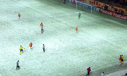 '31 Galatasaray 0-0 Juventus! Terenul a fost acoperit cu zapada in doar 10 de minute! Meciul a fost AMANAT pentru miercuri! FOTO_6