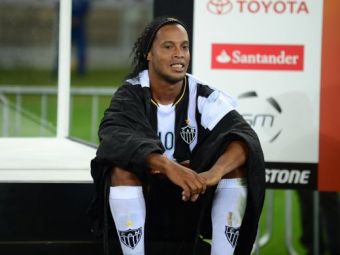 
	Peste 10.000 de brazilieni merg sa vada MINUNEA! Ronaldinho intra in istorie la Campiontul Mondial al Cluburilor! Se retrage cu un record URIAS in palmares
