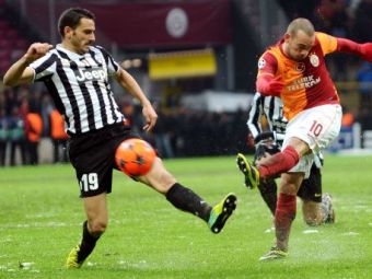 
	TROLL LEVEL: 999 :) Portarul lui Galatasaray, caterinca pe seama italienilor de la Juventus! Fotografia cu care a starnit hohote de ras:
