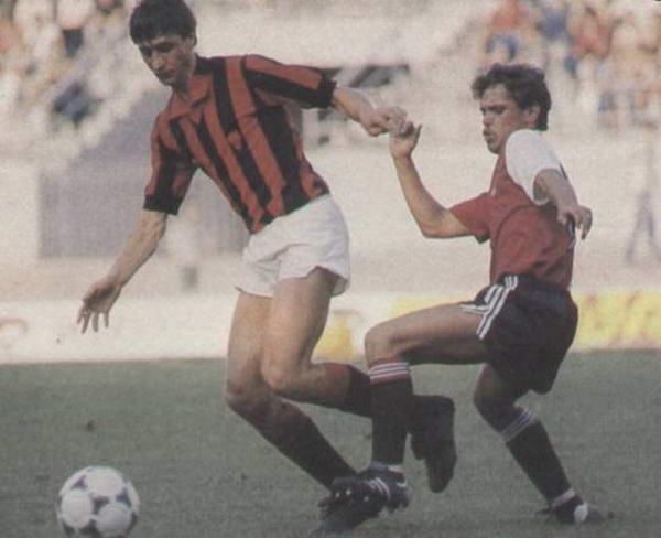 Cruyff a fost HUIDUIT la singurul sau meci jucat la AC Milan! Cum a ratat transferul si si-a platit inapoi datoria in fata suporterilor:_3