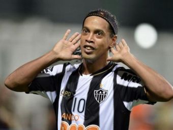 
	MAGIE! Ronaldinho, mai in forma ca niciodata! Scheme GENIALE la CM al cluburilor! Ce o asteapta pe Bayern. VIDEO
