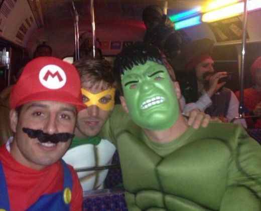 Jucatorii lui Arsenal au dat cea mai NEBUNA petrecere! Santi Cazorla a fost Super Mario iar Podolski s-a costumat in Hulk! FOTO_2