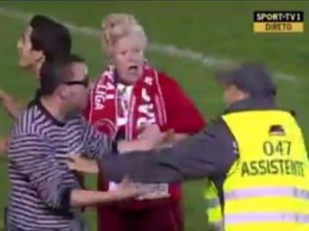 Bunicuta ULTRAS, cea mai mare fana a lui Rusescu! Scene DEMENTE la noua echipa a lui Raul! O femeie de 70 de ani a intrat pe teren! VIDEO