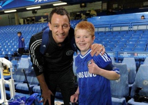 Cel mai frumos Craciun pentru un copil bolnav de 14 ani! Roman Abramovic l-a primit pe Stamford Bridge si si-a incalcat cel mai lung juramant! VIDEO_1