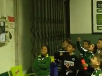 
	Fericire MAXIMA in vestiar! Idolul lor a castigat! Reactia incredibila a unei grupe de copii de la Sporting! VIDEO
