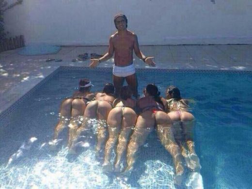 FABULOS! Povestea din spatele acestei imagini! Ronaldinho, REGE cu 5 femei la picioare in Brazilia! FOTO_1