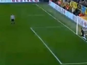 
	EPIC FAIL! A primit un penalty, dar si-a batut joc de el! Ratarea incredibila din Cupa Spaniei! VIDEO
