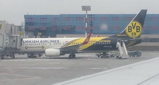 Aparitie BOMBA pe aeroportul din Otopeni! Borussia Dortmund a aterizat la Bucuresti! Au venit sa il ia pe Gardos? :)_1