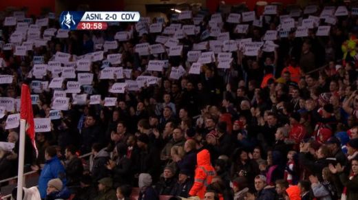 
	Gest INCREDIBIL la Londra! Stadionul lui Arsenal s-a ridicat sa aplaude dupa ce rivalii au facut asta! Ce s-a intamplat
