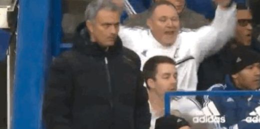 
	El e Jose Mourinho si a primit cel mai tare CADOU de ziua lui! :) Reactia de SENZATIE la golul marcat de Oscar! VIDEO
