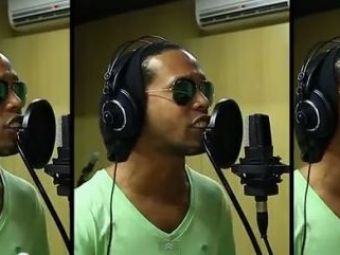 
	FABULOS! Cea mai tare melodie din favelele braziliene! Ronaldinho a pus mana pe microfon si a inceput sa cante! Imagini de senzatie! VIDEO
