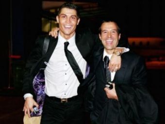 
	Agentul lui Cristiano Ronaldo nu se mai opreste din laude! &quot;Este deja cel mai bun din istorie&quot; Cum decurge o zi din viata starului de la Real:
