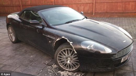 Cainele Luce a facut PRAF un Aston Martin de 100.000 €! FOTO: Cum arata masina dupa 'dezastru':_3
